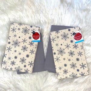 Design Group Gray and White Snowflake Print Dish Towels